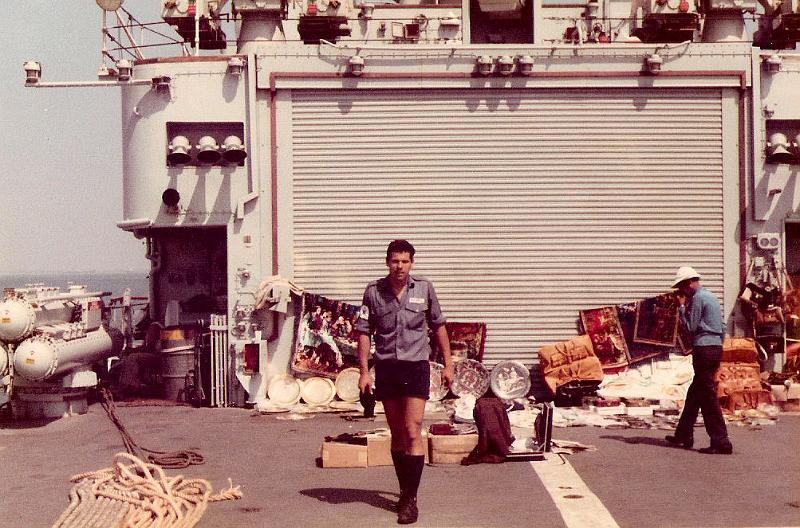 03-traders on the flightdeck-1-Suez Jul 1981.jpg